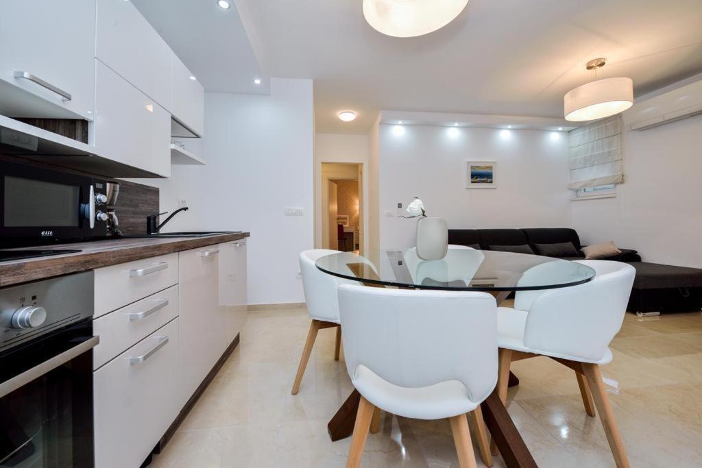 Luxury Apartment Arta-2 With Heated Pool And Jacuzzi Бибинє Екстер'єр фото